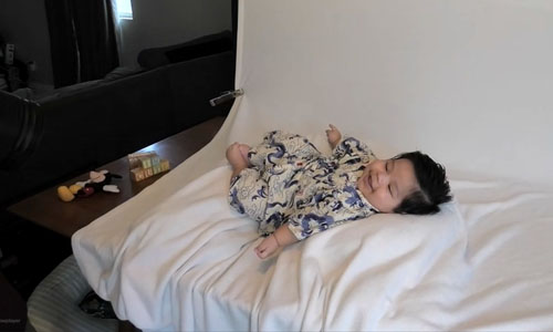 How to photograph a baby in home
